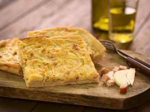 Stück Zwiebelkuchen